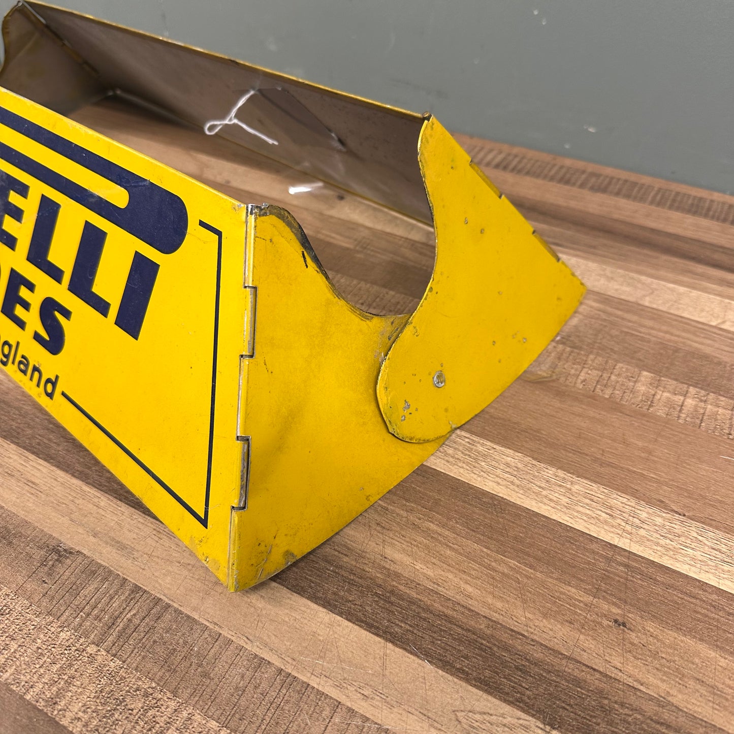 PIRELLI TYRES STAND #08585 image 3