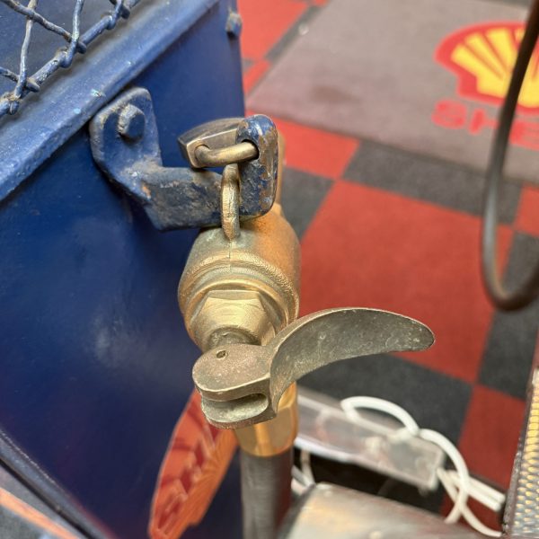 UNRESTORED HAMMOND PETROL PUMP #08616 - Image 7
