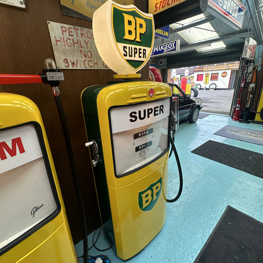 VINTAGE BP PETROL PUMP #07992 SN357 image 1