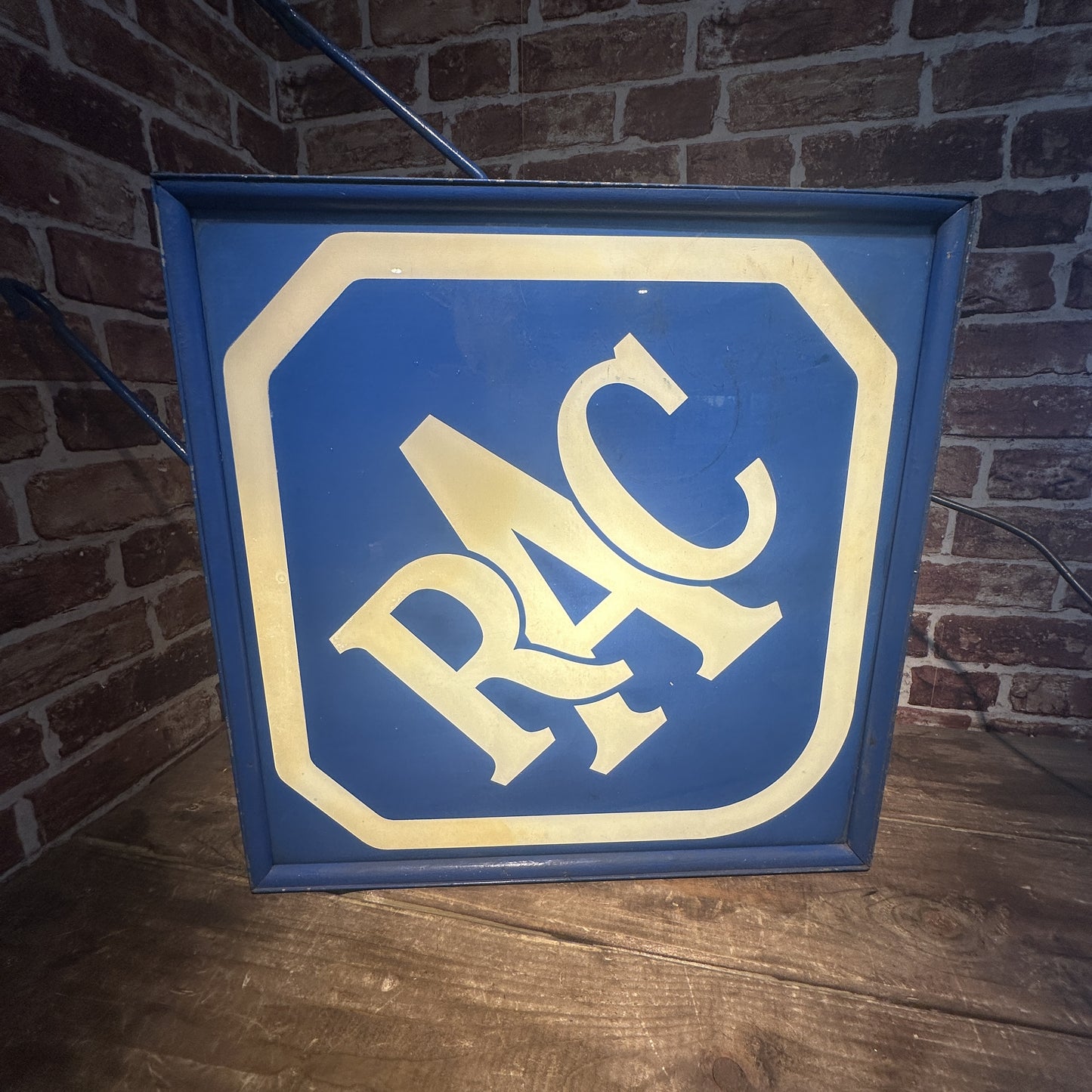 RAC HANGING LIGHTBOX #08019 image 0