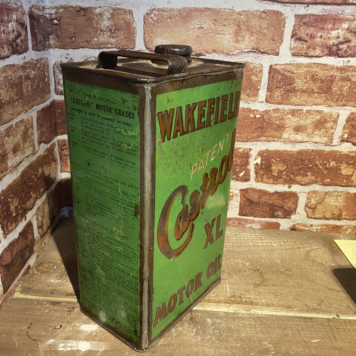 WAKEFIELD CASTROL MOTOR OIL 1 GALLON CAN #5539 image 1