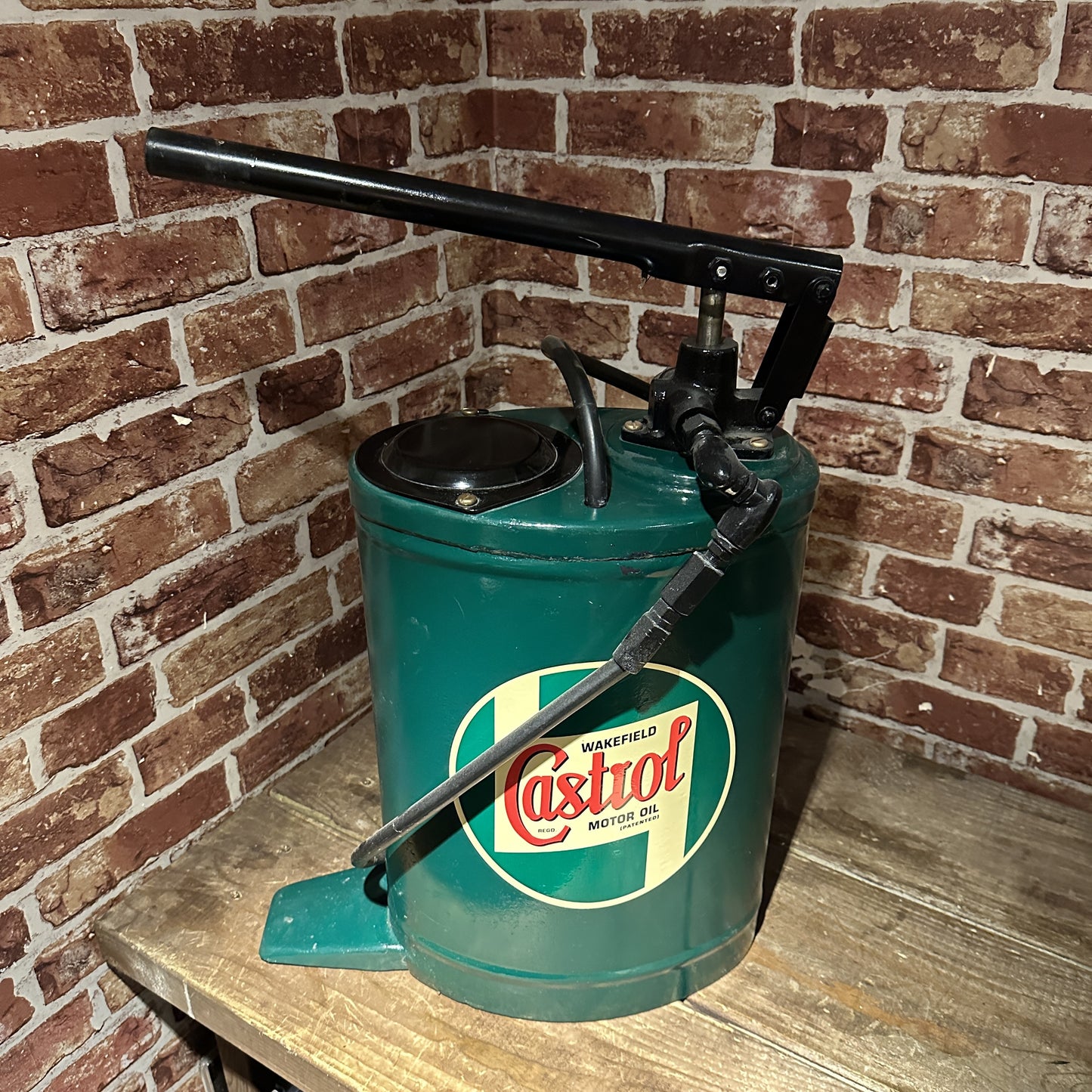 CASTROL GEAR OIL PUMP DISPENSER #07711 image 0