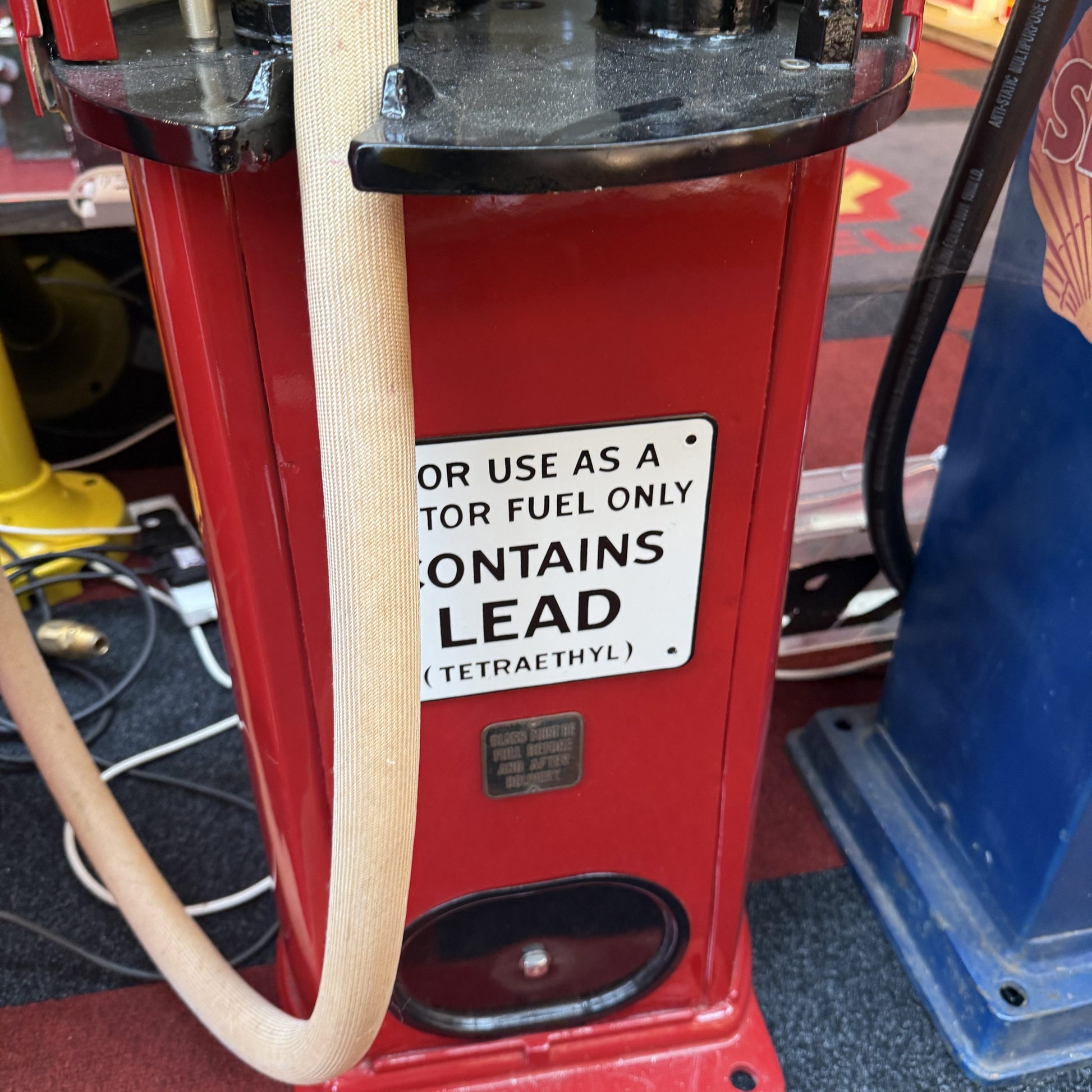 BOWSER PETROL PUMP IN SHELL LIVERY #08617 image 3