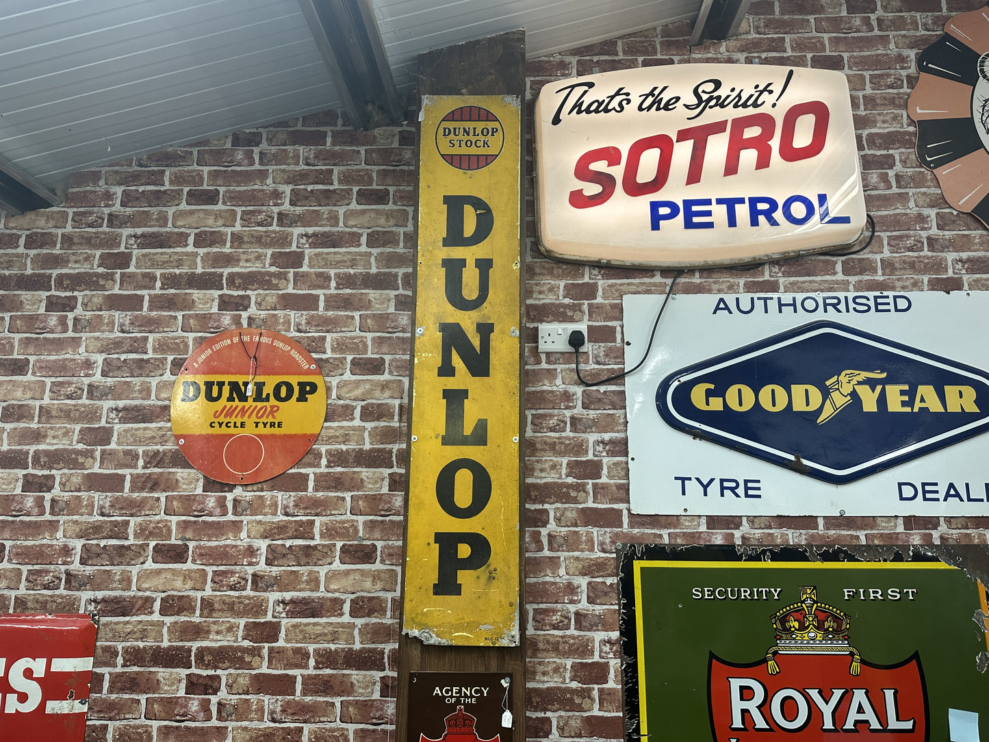 DUNLOP SIGN #7733 image 0