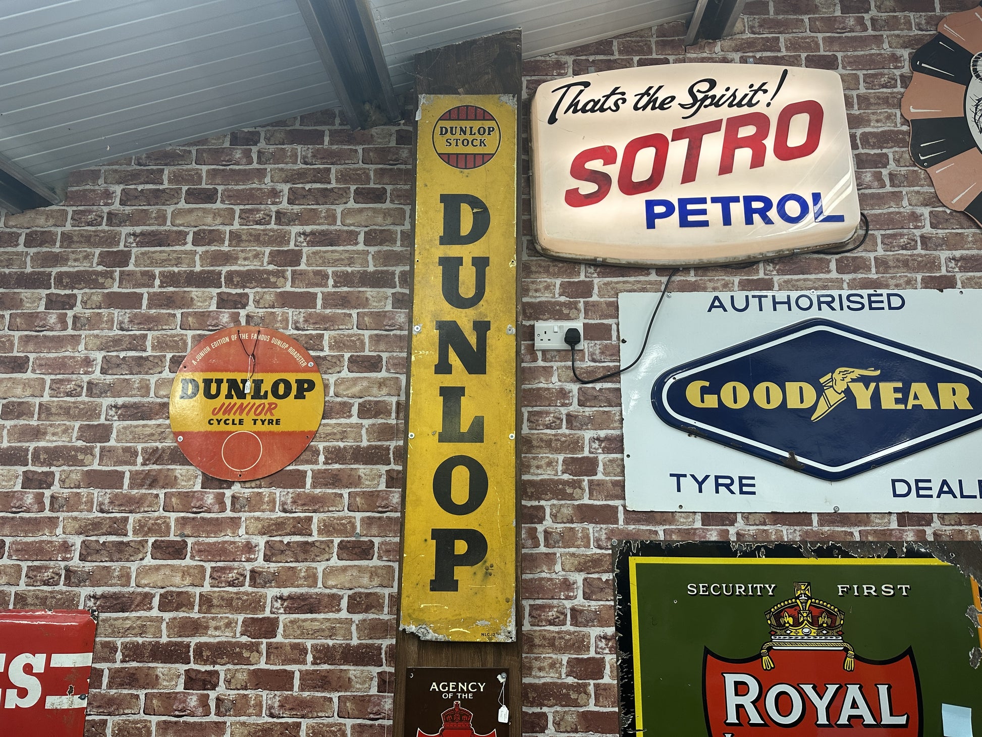 DUNLOP SIGN #7733 image 0