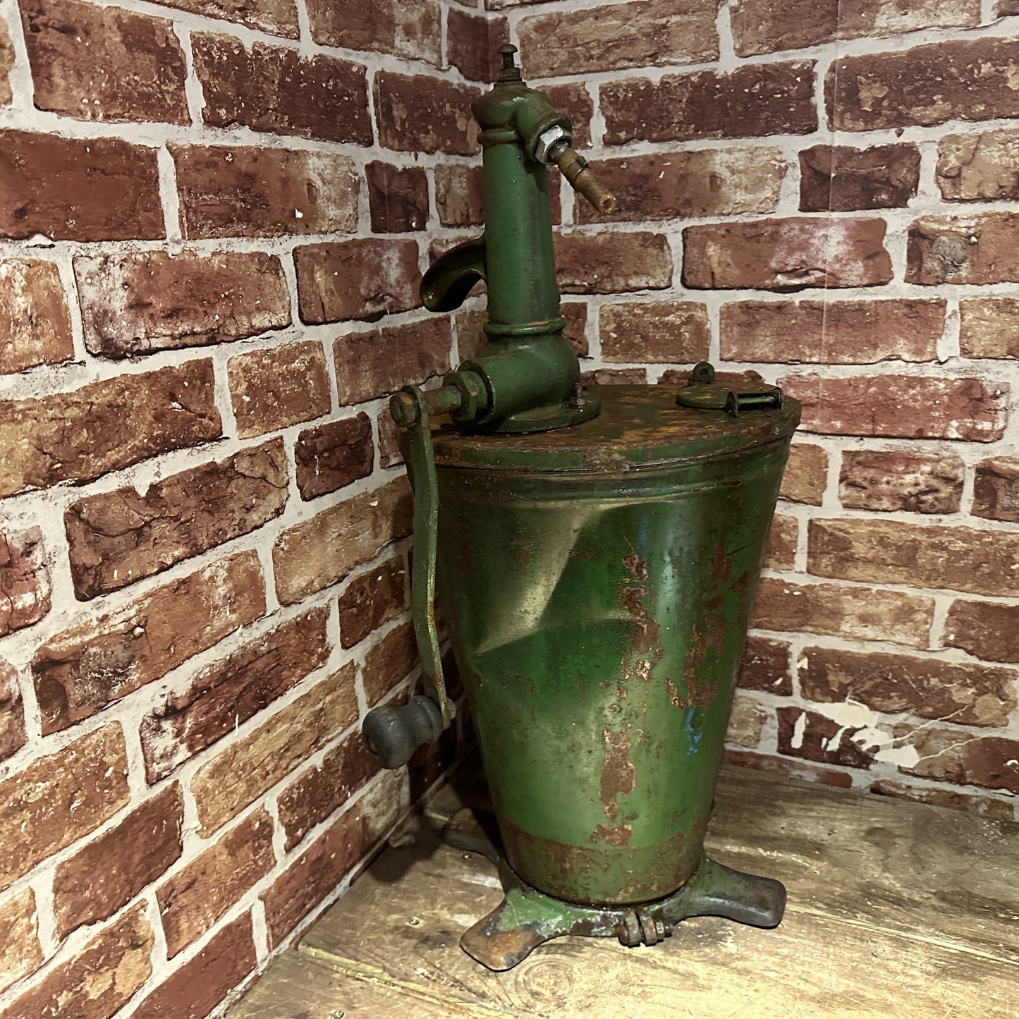 VINTAGE CASTROL GEAR OIL PUMP DISPENSER #7597 image 1