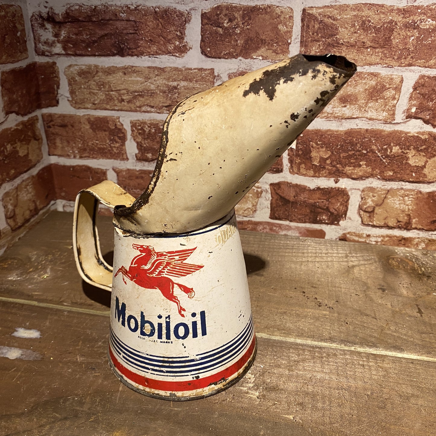 OIL POURER -  MOBILOIL #5374 image 0