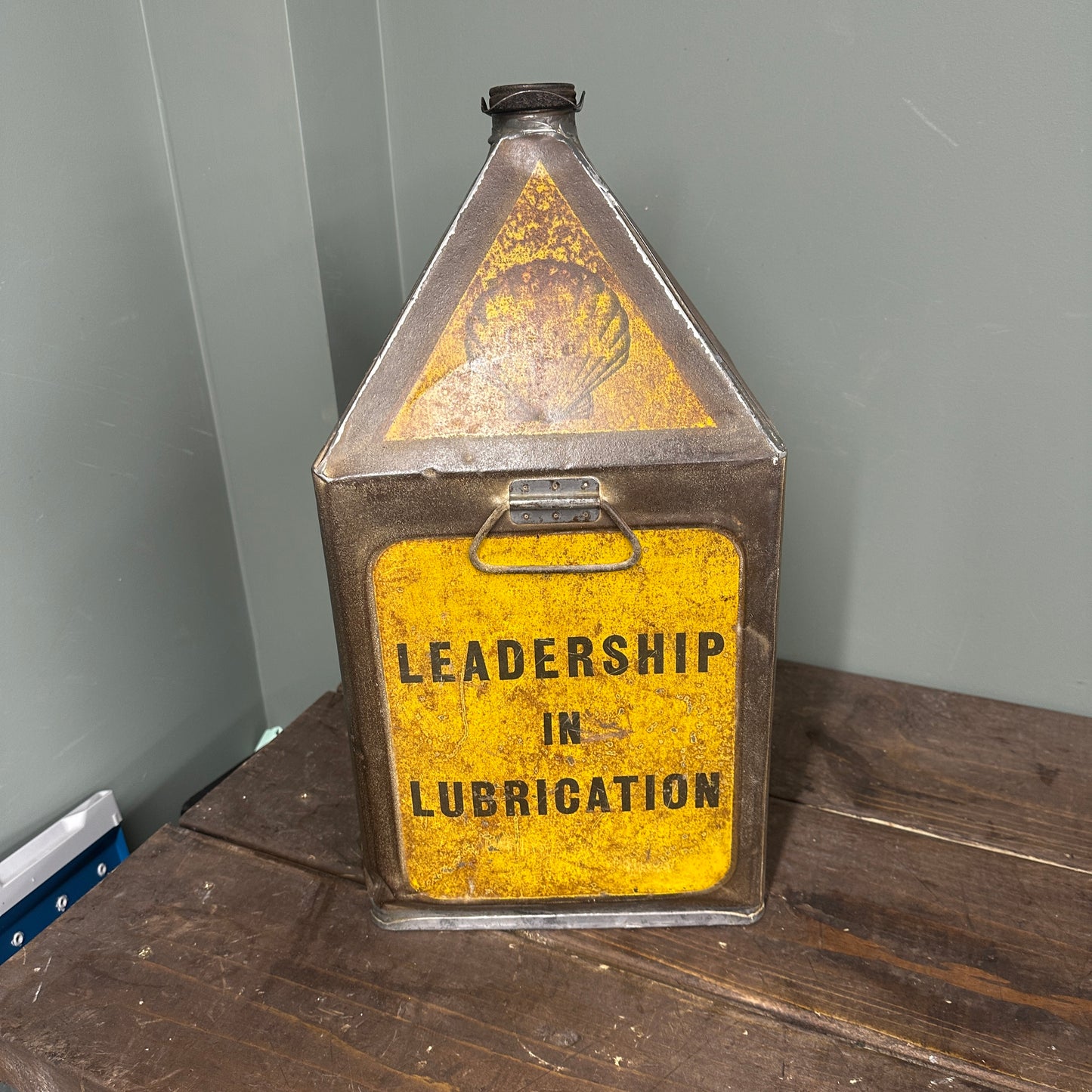 SHELL 5 GALLON PYRAMID OIL CAN - #9002