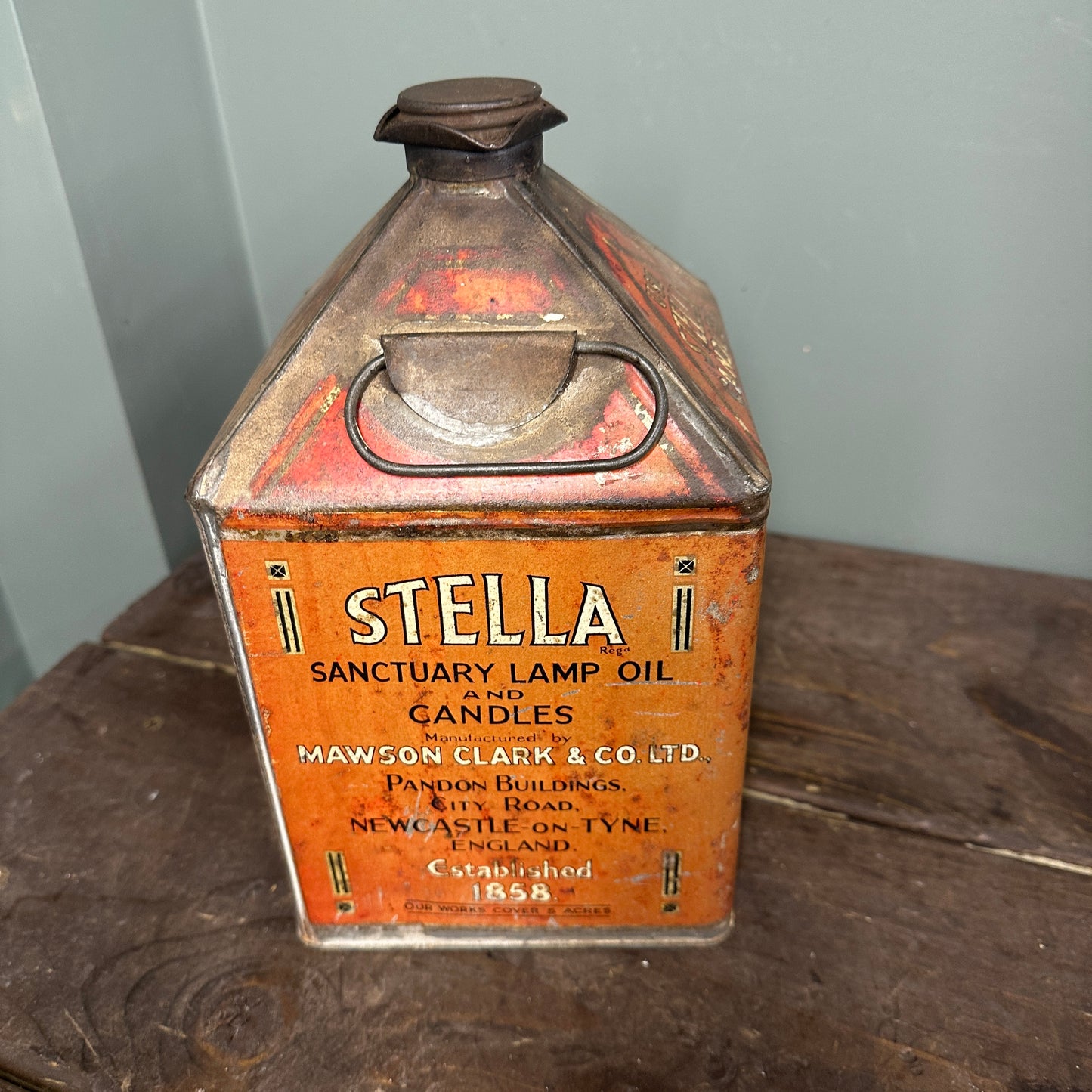 STELLA 1  GALLON PYRAMID OIL CAN - #9008