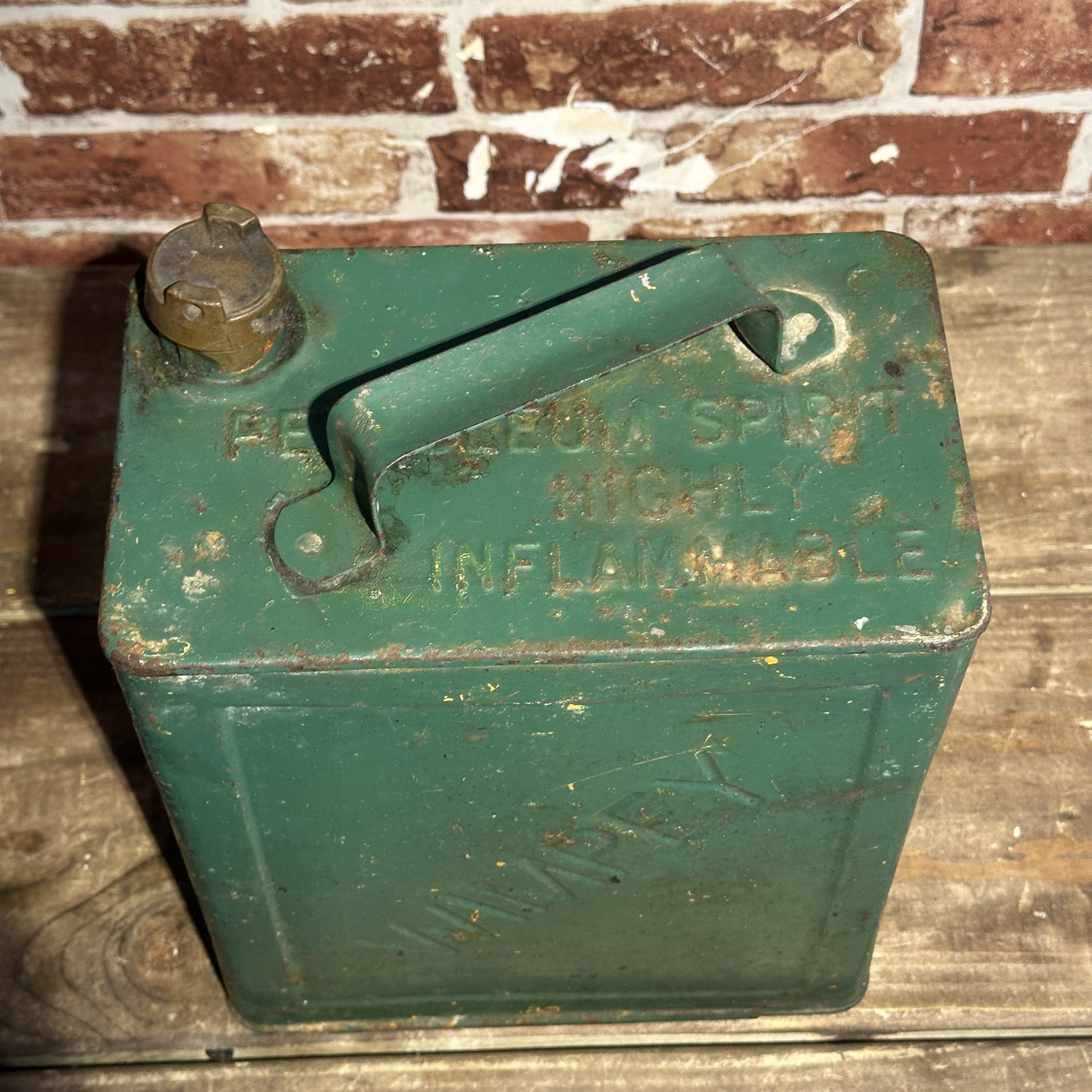WIMPEY 2 GALLON PETROL CAN #08008 image 3