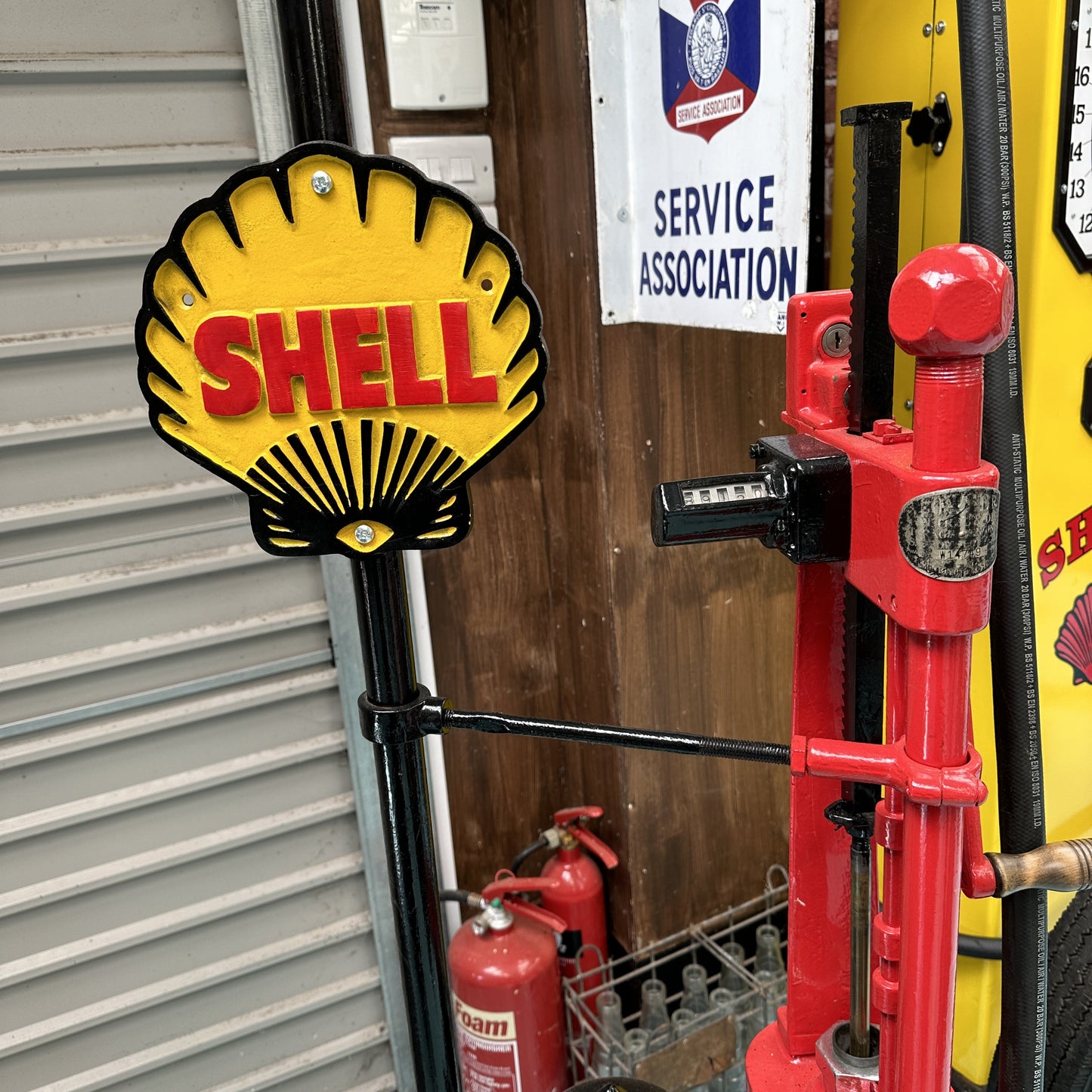 SKELETON PETROL PUMP WITH SHELL LIVERY ADDED #6299 SN 240 image 3
