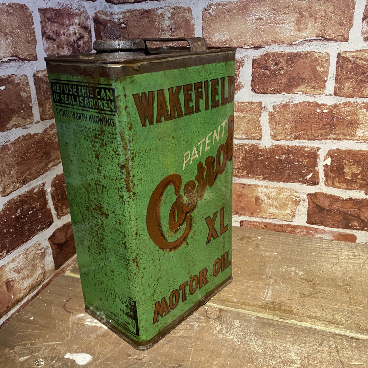 WAKEFIELD CASTROL MOTOR OIL 1 GALLON CAN #5539 image 0