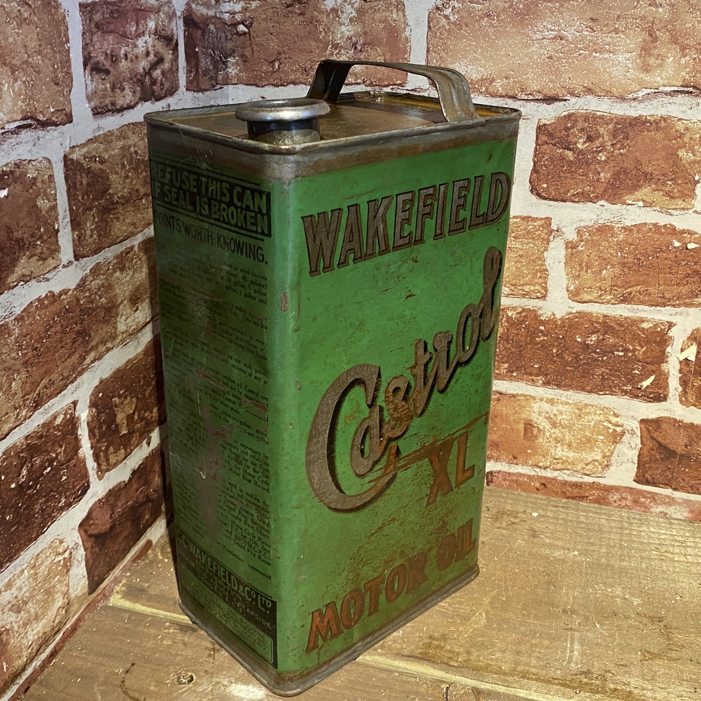 WAKEFIELD CASTROL MOTOR OIL 1 GALLON CAN #5526 image 0