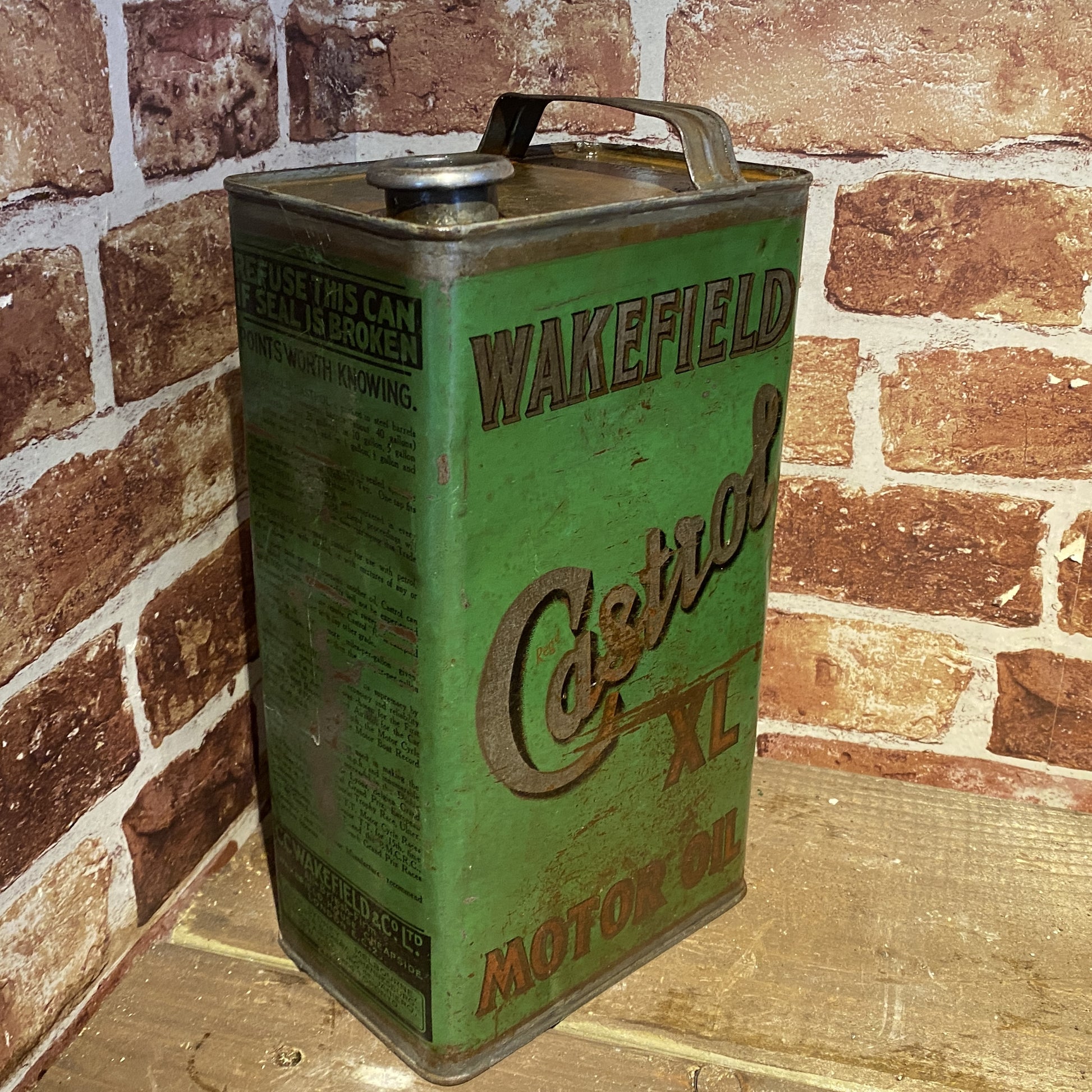 WAKEFIELD CASTROL MOTOR OIL 1 GALLON CAN #5526 image 0