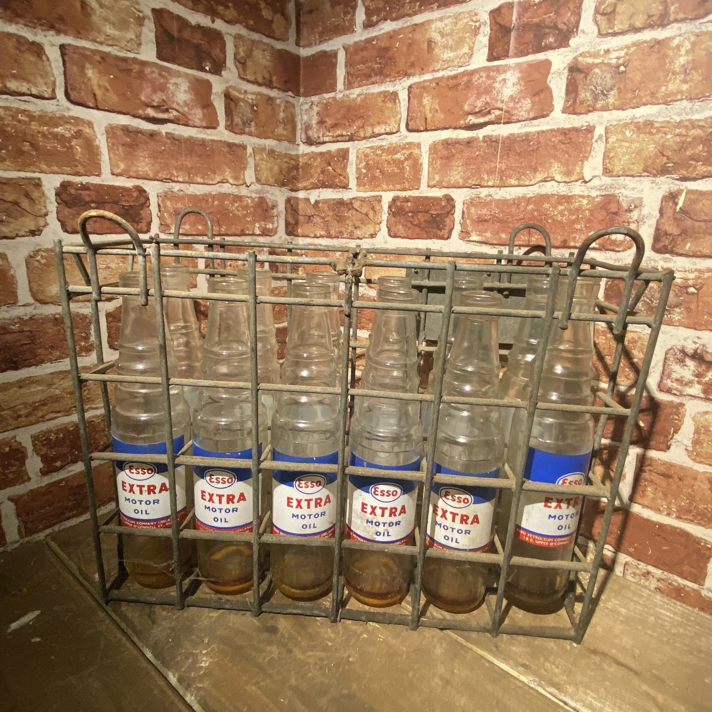 12 X PINT ESSO EXTRA OIL BOTTLES IN CRATE #5816 image 0