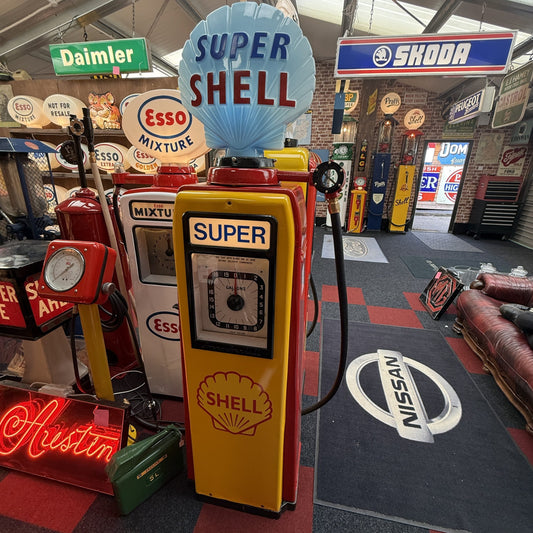 AVERY HARDOLL PETROL PUMP #08620 image 0