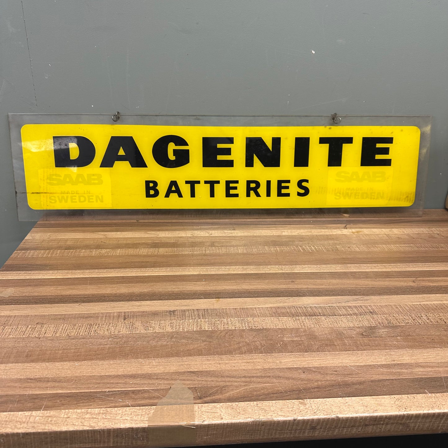 DAGENITE BATTERIES PLASTIC SIGN #08526 image 0