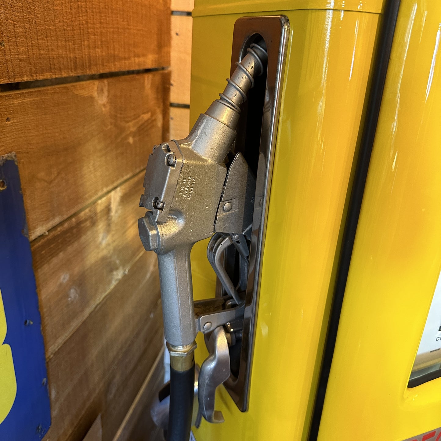 SHELL PETROL PUMP #08034 image 3