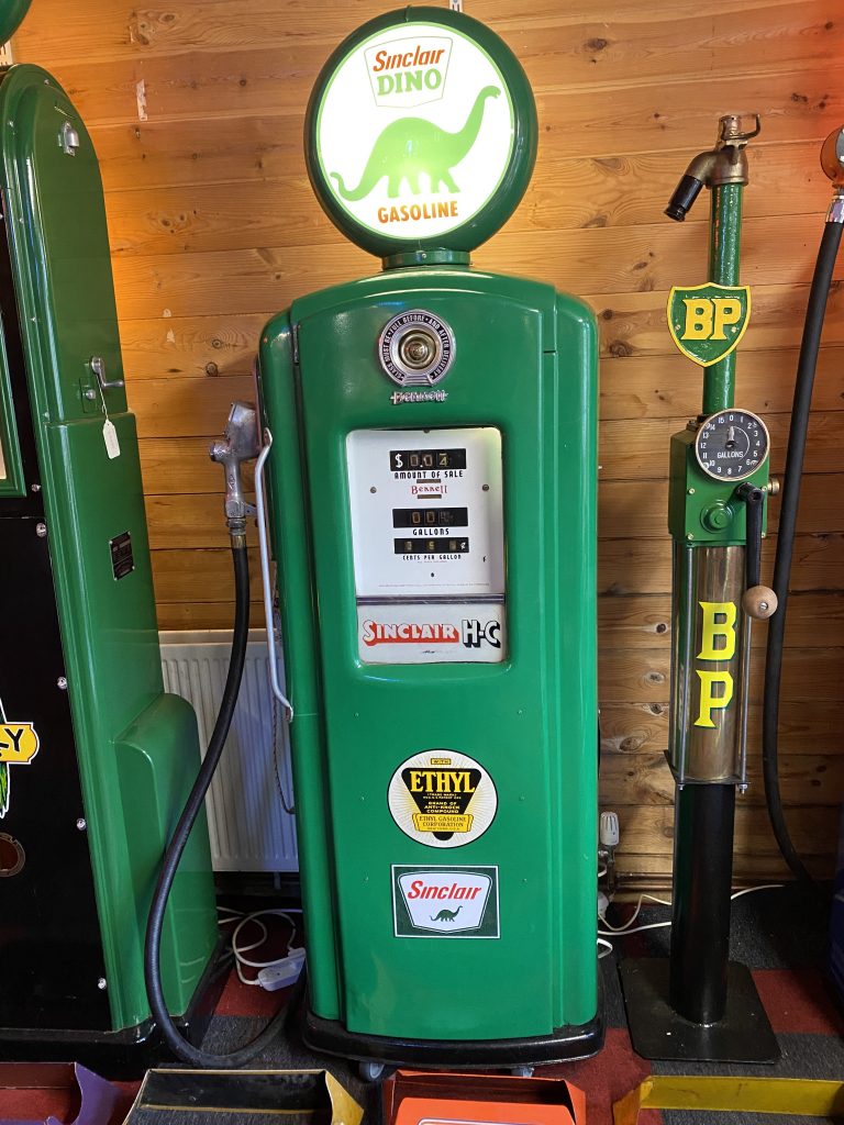 AMERICAN PETROL PUMP SINCLAIR DINO GASOLINE BRANDING 4760 SN
